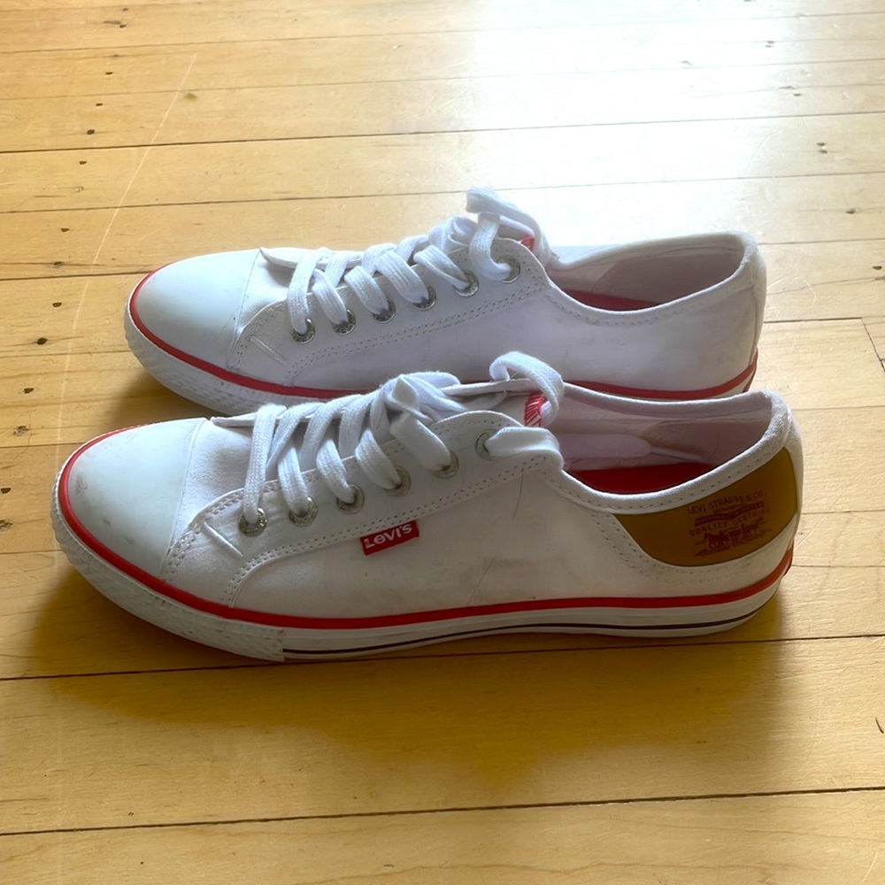 Levi converse - Picture 2 of 3